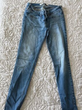 Hollister size 3 women’s  Light Blue Denim Jeans